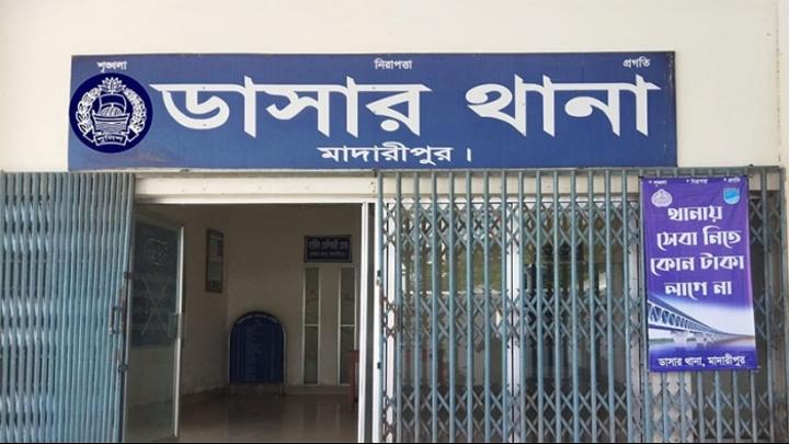 মাদারীপুরের ডাসারে ৩ বছরের শিশুকে ধর্ষনের চেষ্টা মাদারীপুরের_ডাসারে_৩_বছরের_শিশুকে_ধর্ষনের_চেষ্টা